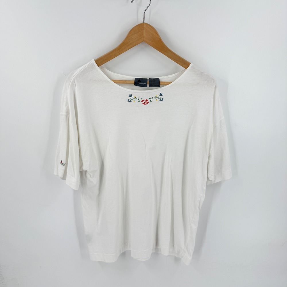 Vintage Lizwear T-Shirt White Medium Floral Embroidered Cotton Short Sleeve Tee